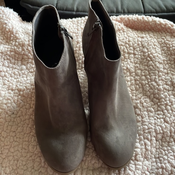 Old Navy Size 11 Brown Suede Heeled Ankle Booties - Picture 2 of 5
